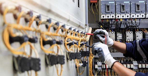 Professional Electrician technician working in Rosewood Heights, IL